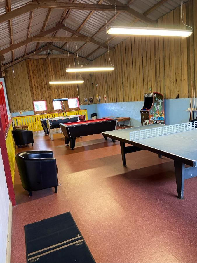 Beautiful Willow Lodge 67-4-6 Persons-Private Hot Tub-Pet Friendly-Tranquil Holiday Away From It All Yet Not Far To St Austell-The Holiday Home Has Two Bedrooms, Living & Dining Area, Equipped Kitchen -Decking-Al Fresco Dining-Fishing Lakes-Pet Frien Grampound Экстерьер фото